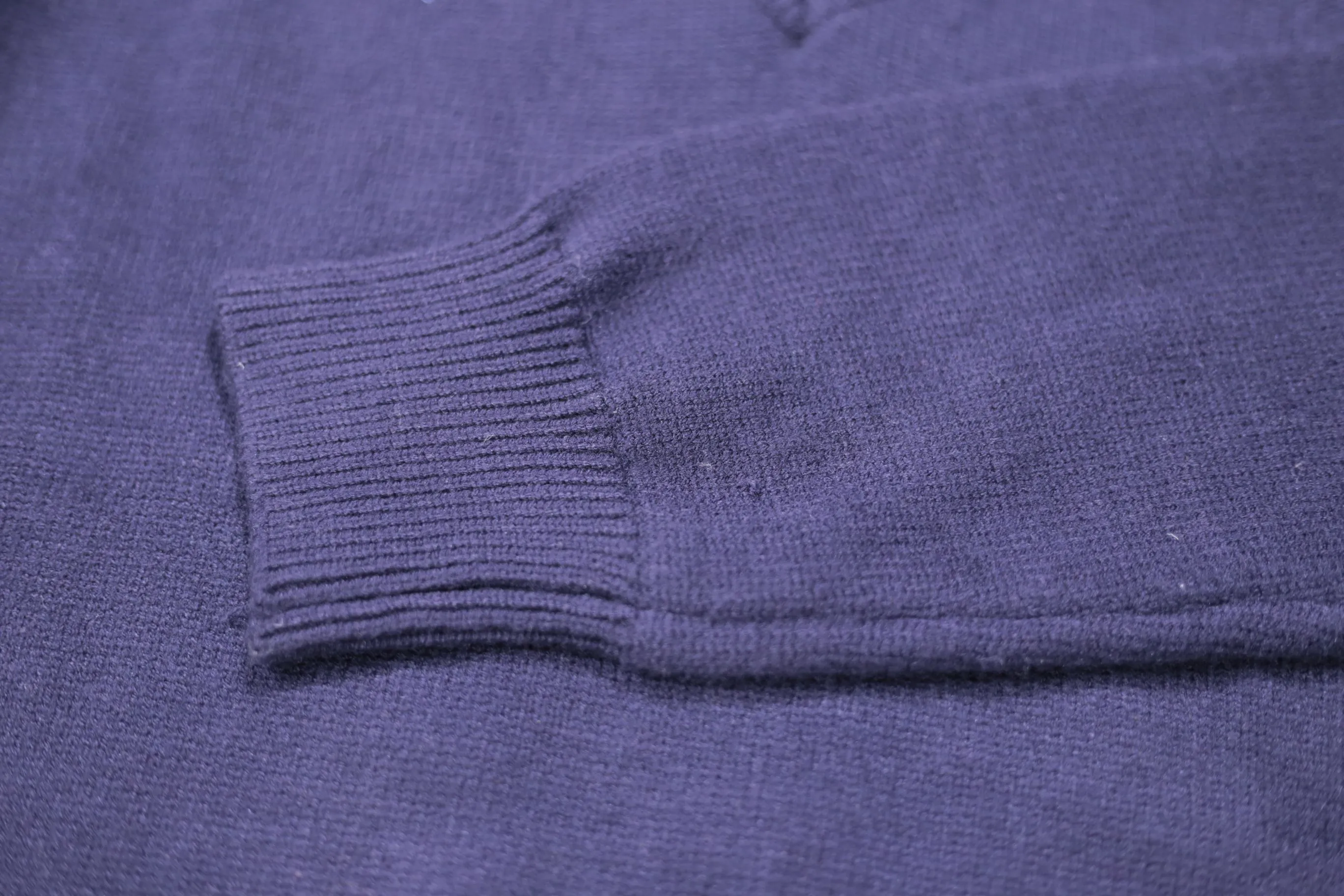 P260 Style No. D04) The top version on the market in 2025 Ralph Lauren #ootddailywear #Autumn and winter sweater #Knitted sweater outfit #ralph lauren sweater #Can be worn by both men and women [Star R] Finally waited until the Ralph men’s twist v-neck sweater is finally here! The most popular sweater is a limited edition every year. There won’t be many styles in the store! Ralph Lauren men's V-neck sweater [Fire R] has a really nice shape. It can be worn alone or as a jacket. It can also be worn inside or worn with a shirt~100% pure cotton #Practical wear. Colors: natural white, navy blue, khaki, gray, size S to XL